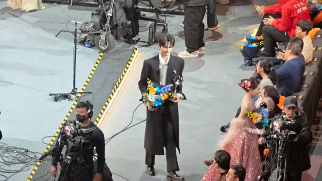 恭喜获得“年度期待演员” 未来可期！ 微博之夜周柯宇 狙击蝴蝶 微博之夜