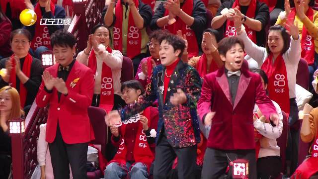 胡海泉蔡国庆吉他弹唱送祝福，辽宁春晚民乐交响炸场