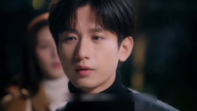 男友和她分手，女孩心灰意冷选择离开！