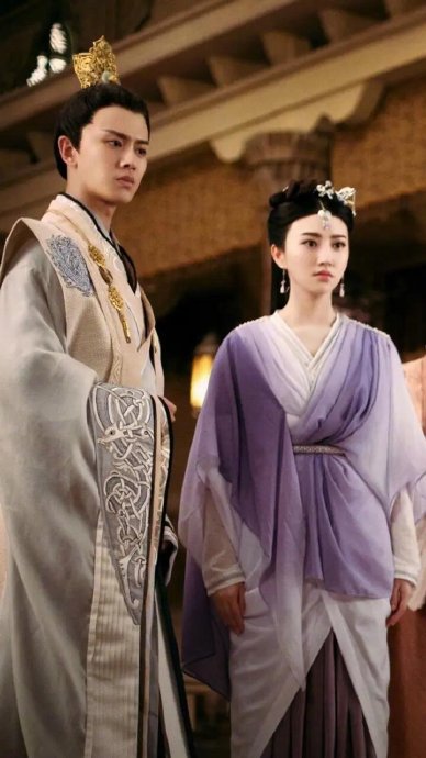 任嘉伦过去在体育跨界方面还有哪些重要经历？