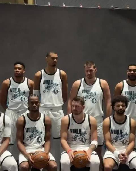 约基奇&东契奇大小胖在拍摄全明星定妆照嬉笑打闹