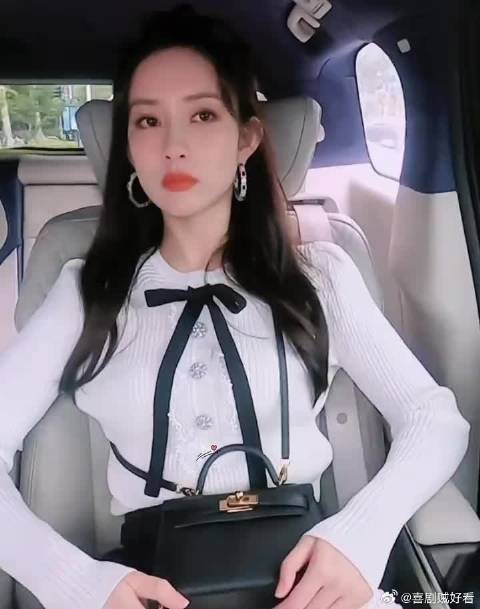 身高差有、体型差有、安全感有 ，一切就是这么刚刚好