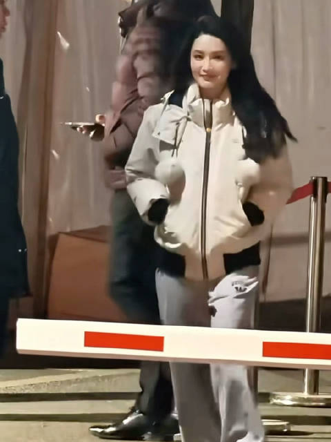 下班啦！春晚快点来，等不及看李沁啦@李沁 春晚