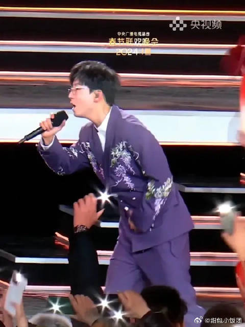 央视龙年春晚 胡夏、白宇超燃演绎《剑魂》