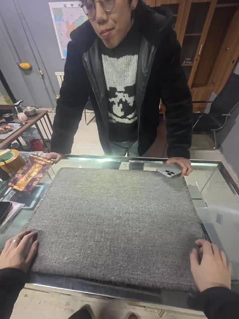 10年前卖肾买苹果手机，如今卖手机零件租奔驰回乡