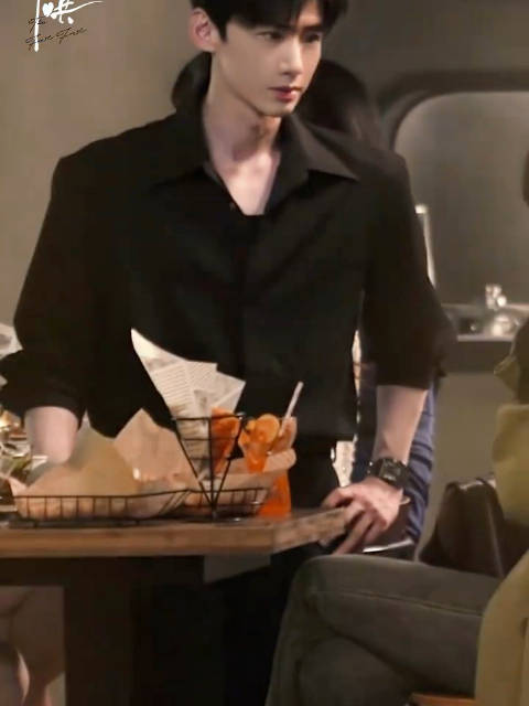 白敬亭多部作品热播，现偶角色桑延引关注