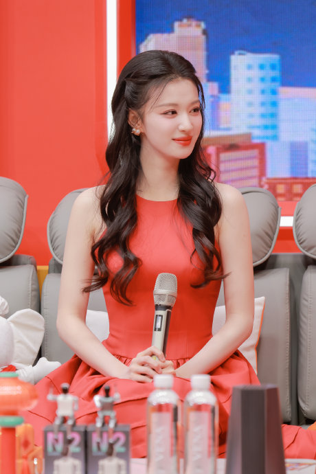 王楚然在2026年春晚具体表演了什么节目，有哪些搭档？