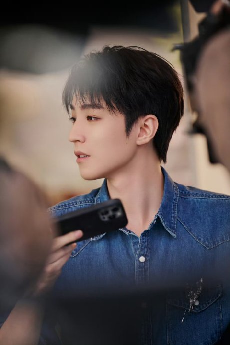 王俊凯回重庆过年有哪些具体的行程安排和趣事？