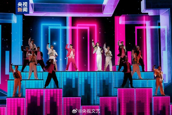 为什么网友会用“法拉利”和“兰博基尼”来形容郭富城与王一博？