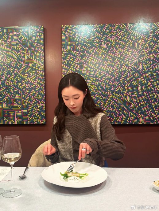 宋轶和白敬亭“同款餐厅”热搜事件的具体起因是什么？