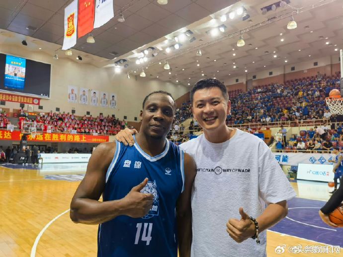 为什么杨鸣的“硬帅”形象能持续多年获得好评？