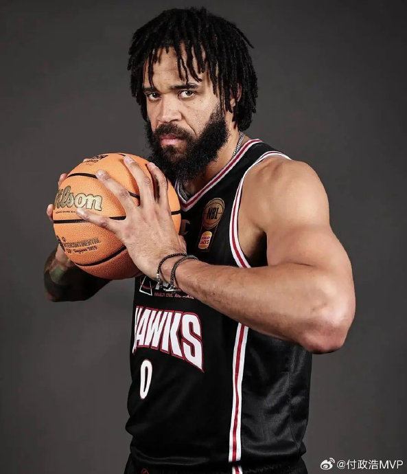 麦基加盟北京首钢后，会如何与周琦、范子铭分配内线出场时间？