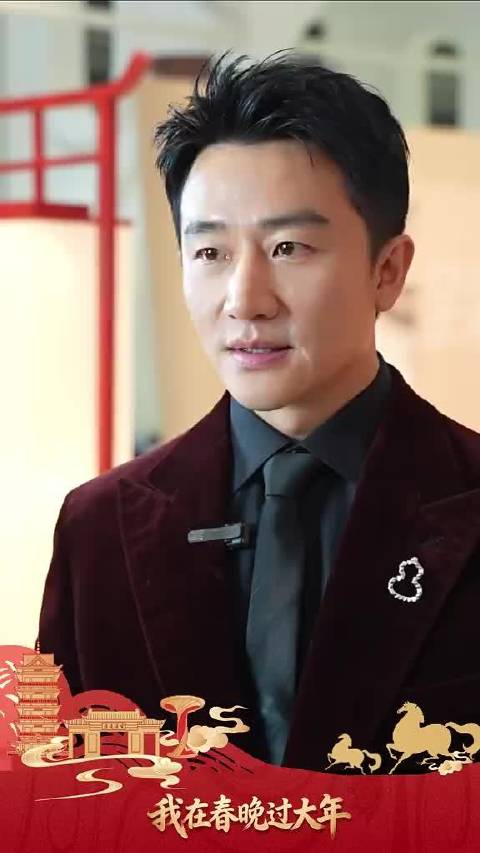 黄轩在合肥送出马年祝福