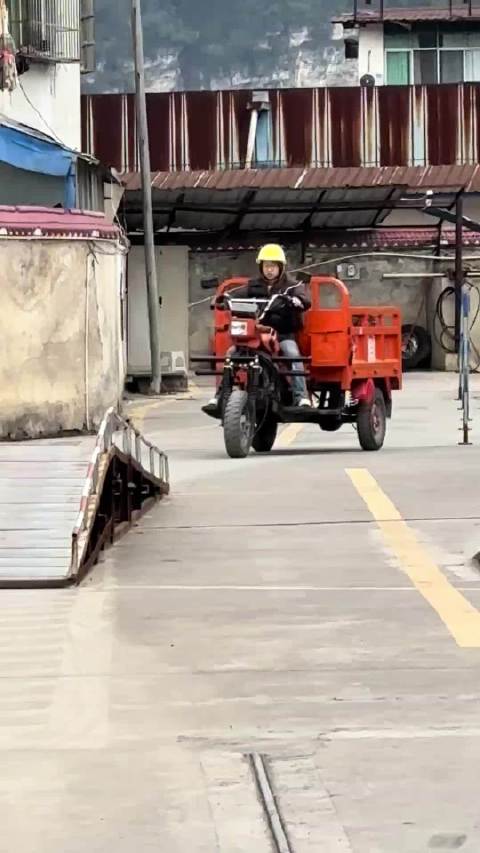 都说三轮好考稳定...嗯... 我和汽车的日常摩托车