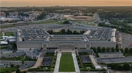 美军双航母集结中东，福特号林肯号联合行动