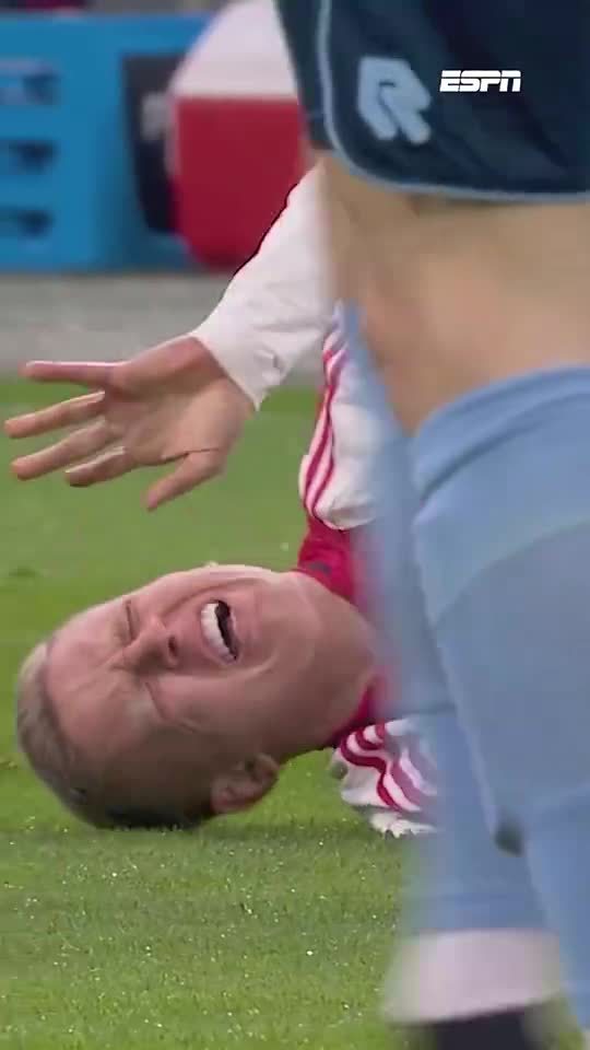 阿贾克斯4-1大胜福图纳锡塔德，津琴科首发6分钟伤退