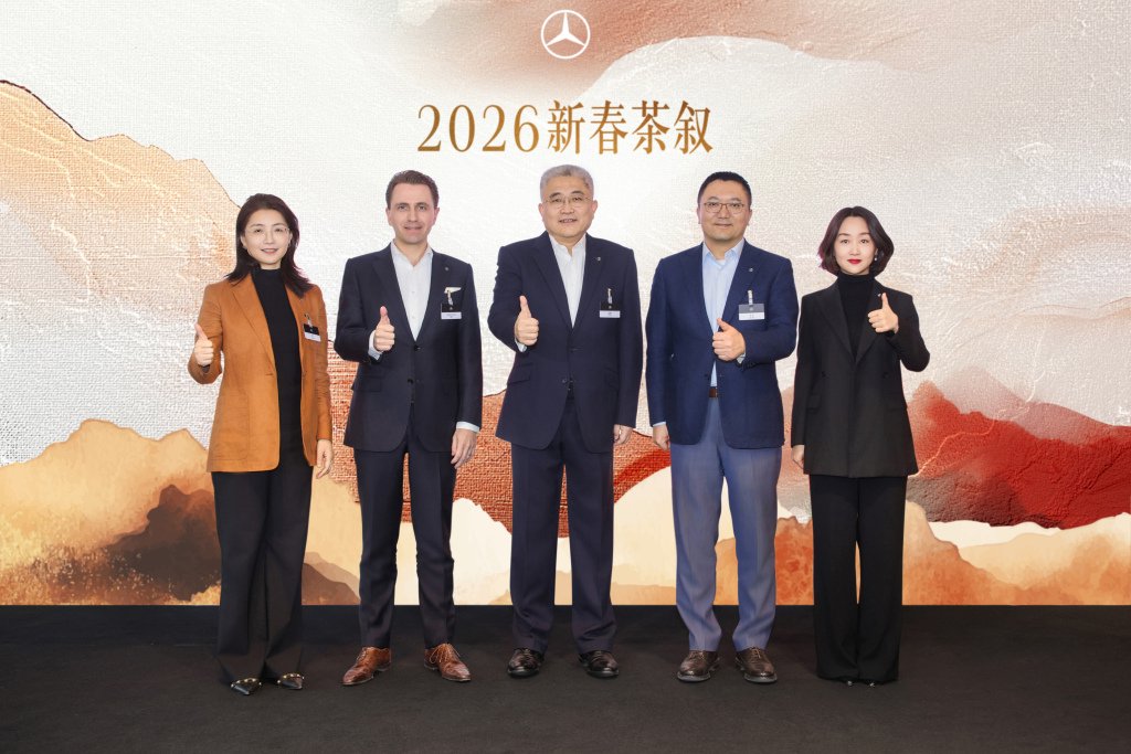 连推15款新车加码“油电同智”,奔驰2026年在华准备做好三件事