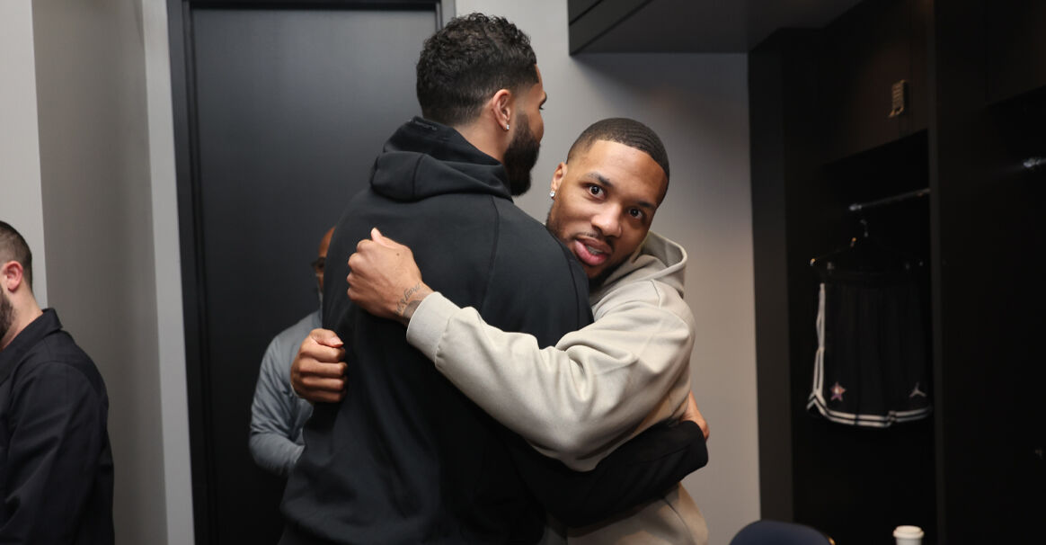 利拉德：我一直和塔图姆交流 他唯一关心的是做回自己