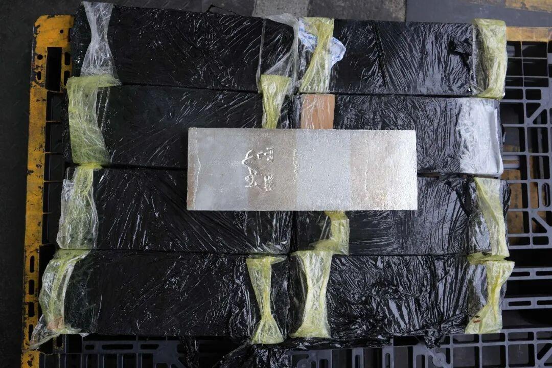 重达134千克！货车暗格发现9块银砖，价值428.8万元