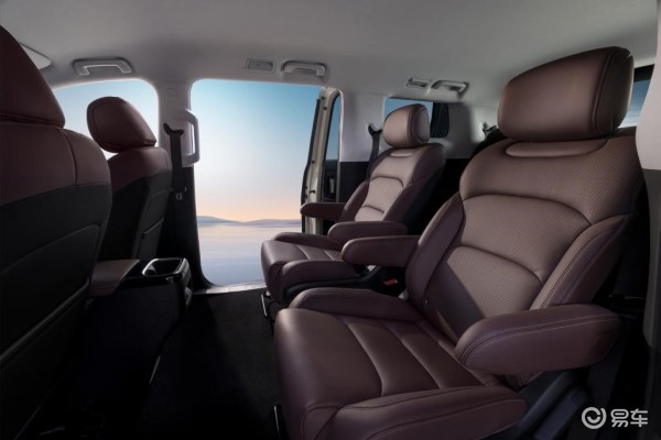 五菱星光730强调空间实用性与乘坐舒适性