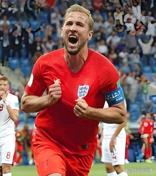 5分钟2球生涯500里程碑!32岁凯恩杀疯了:22场狂轰26球碾压姆巴佩,拜仁6分领跑德甲,不莱梅惨成背景板