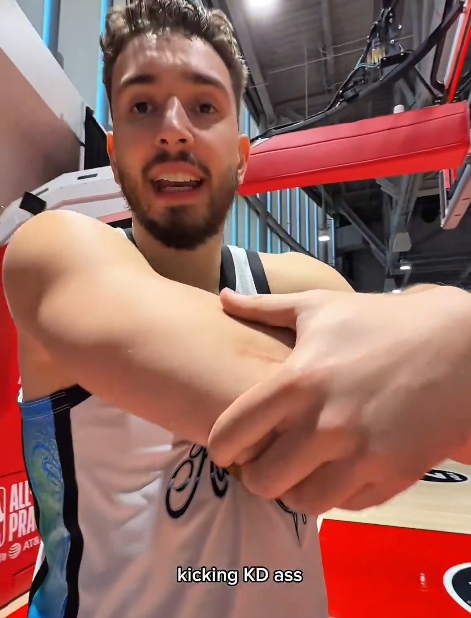 代表世界队出战最期待什么？申京：那当然是打爆KD了