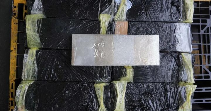 货车油箱里发现9块银砖，重134公斤，价值428.8万元！
