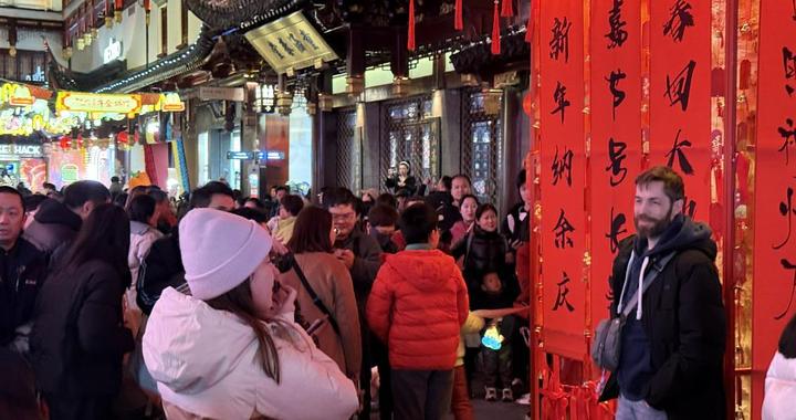 循着年味而来 外国游客体验沪上中国年｜新春万象录