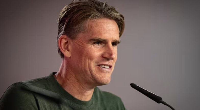 弗洛因德:诺伊尔小腿有轻微不适,半场换下因为我们不想冒险