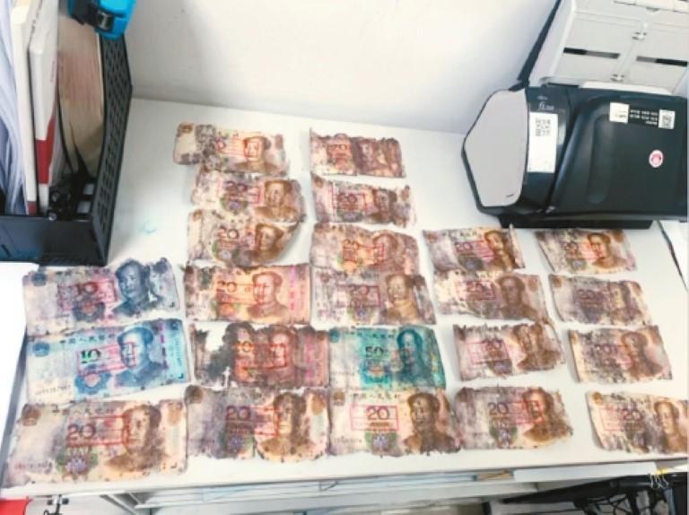 西安七旬老人钱埋地下发霉 银行“考古式”拼接挽回部分损失