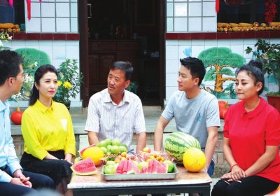 怀揣赤子心“芳华”黄轩回乡助力脱贫