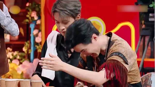 蔡国庆泼水表情太丰富，被杨迪神吐槽，笑不活了