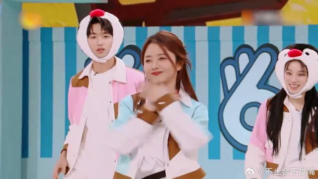 不愧是舞蹈出身！谭松韵现场跳甜美热舞，宋雨琦都看呆了