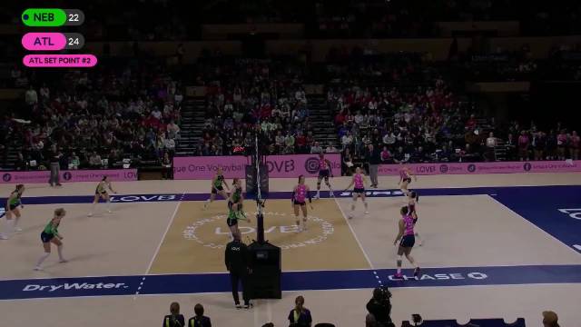 亚特兰大首局关键拦网险胜内布拉斯加