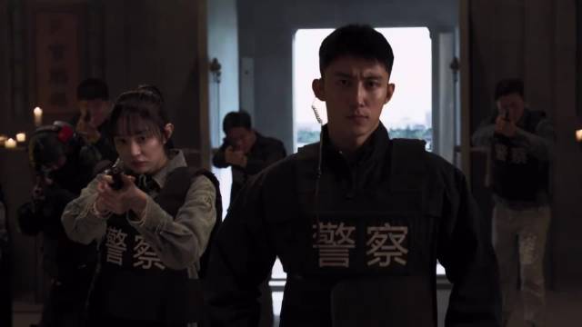 黄景瑜除夕参与微博春晚红包雨活动，与李沁毛晓彤等送新春祝福