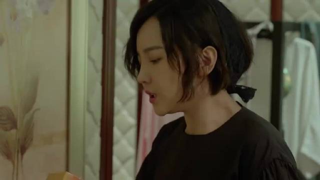 小别离：后妈看甄嬛传脑补，竟怀疑小宇送她香水陷害他，真是太冤了