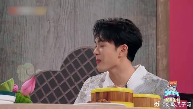 曾舜晞给刘宇宁打电话，被吐槽普通话很差，笑死个人