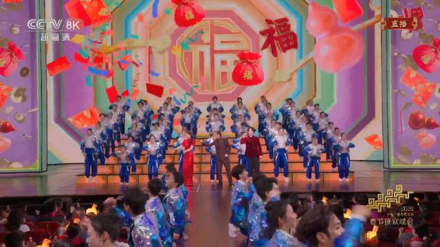 梁家辉刘涛张新成携吴京于洋熊大献唱春晚互动歌曲《手到福来》