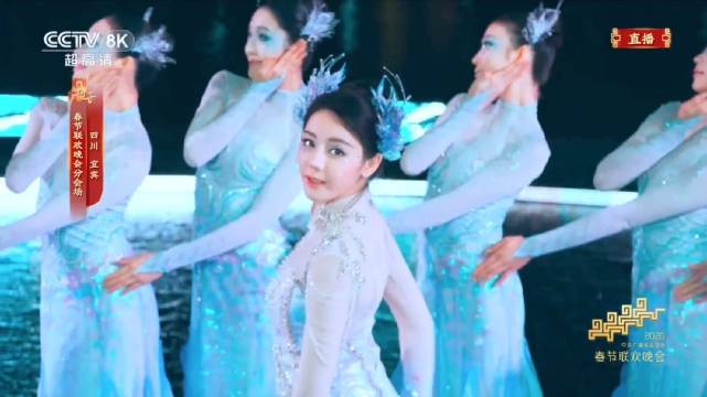 春晚女星惊艳亮相，迪丽热巴水境之舞展现东方浪漫