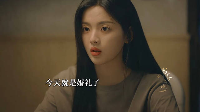 母亲为女儿逃婚穿婚纱顶替