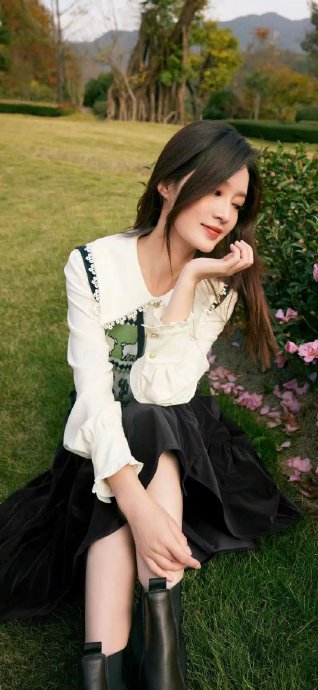 网友和粉丝对李沁的‘骨相’和‘古典气质’具体是如何评价的？