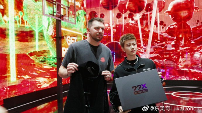 任嘉伦NBA全明星解说首秀引热议，跨界典范背后有何故事？