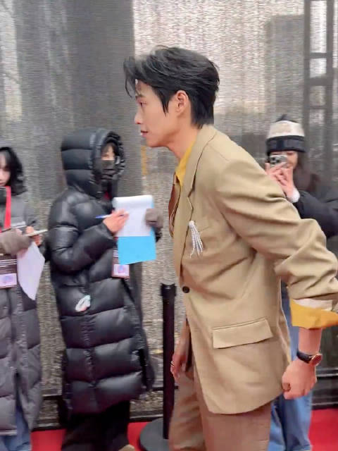 2026微博之夜男星生图曝光，魏大勋周深等无滤镜颜值抗打