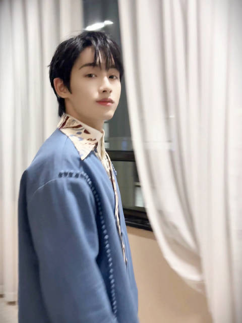 陈砚周今日遇太阳雨，董思成粉丝互动热烈