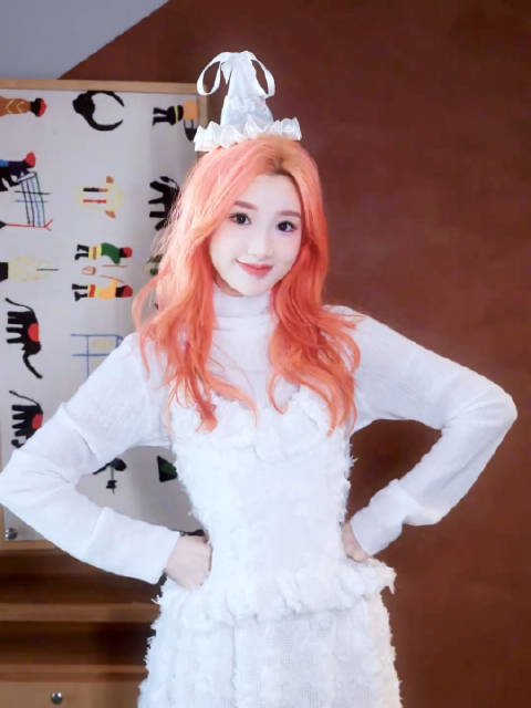 毛晓彤生日发文：“粉发˗ˋˏˎˊ˗假期自由”