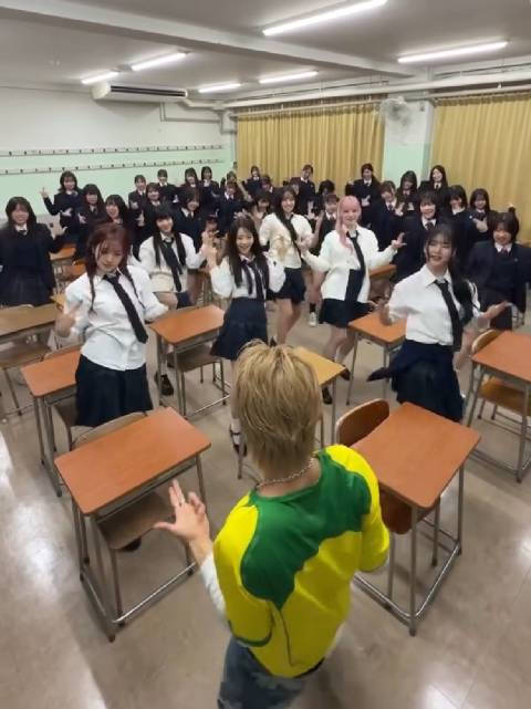 STAYC成员朴莳恩误入教室发视频引关注