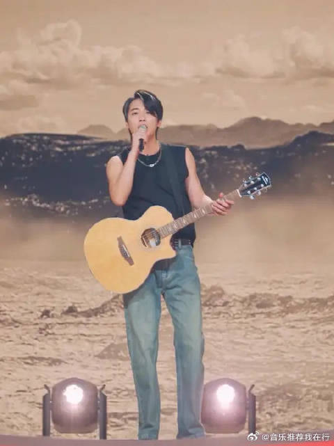 解锁@陶喆 同款斜刘海，背着吉他唱《找自己》，好笑中藏着实力！