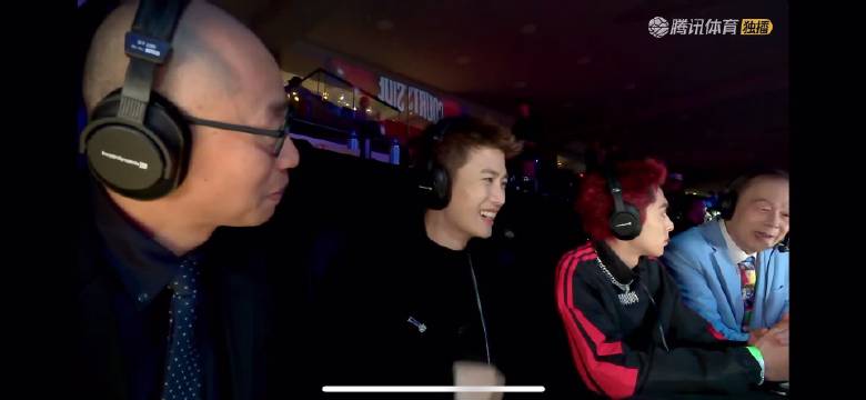 直播间第一部分， 任嘉伦的嘴开始“热身”了！