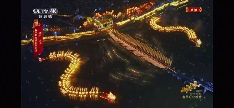 毛晓彤蔡文静亮相春晚同框惊艳