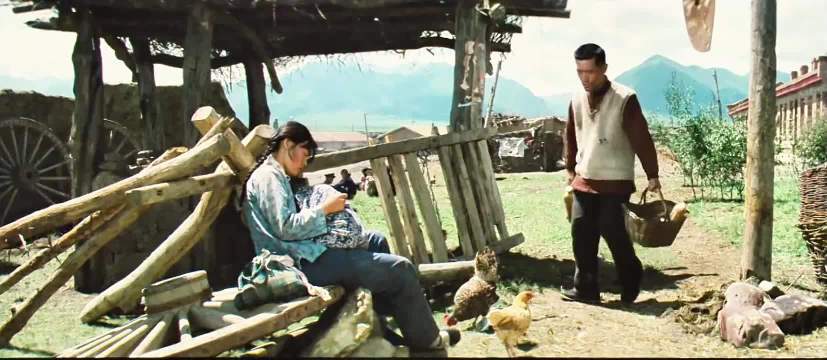 《牧马人》展现绝境中质朴爱情与人性温暖，歌颂坚守本心、扎根故土的纯粹情怀